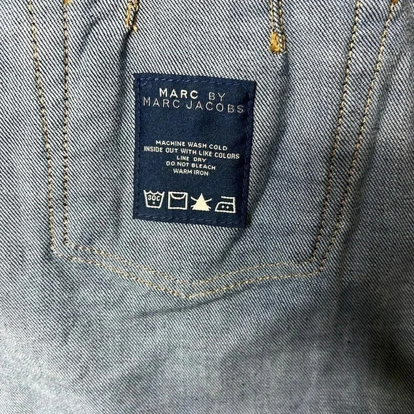 Marc by Marc Jacobs dark blue wash monogrammed size 8 mini skirt NWOT - Picture 3 of 8